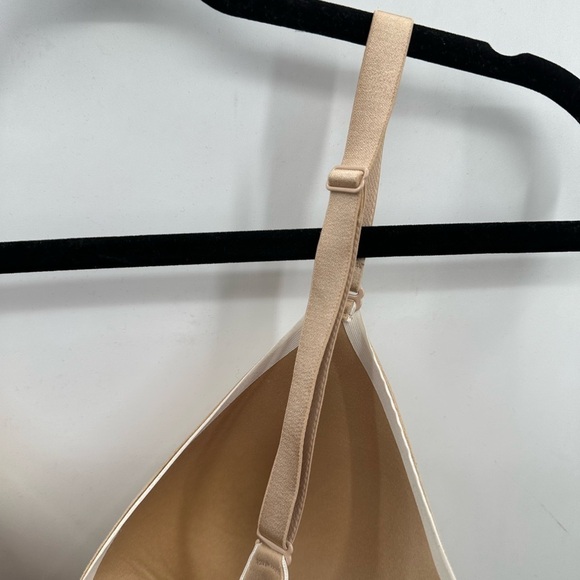 BARELY THERE tan underwire woman’s bra. 40C - Picture 5 of 10